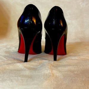 CHRISTIAN LOUBOUTIN Authentic So Kate Patent Pointed-Toe Red Sole Pump.